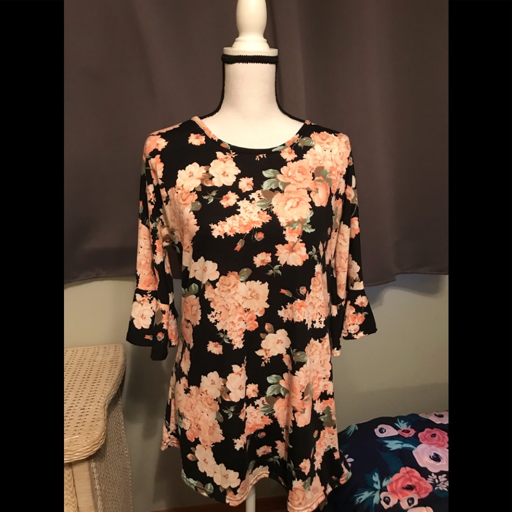Floral blouse with bell sleeves - Never worn